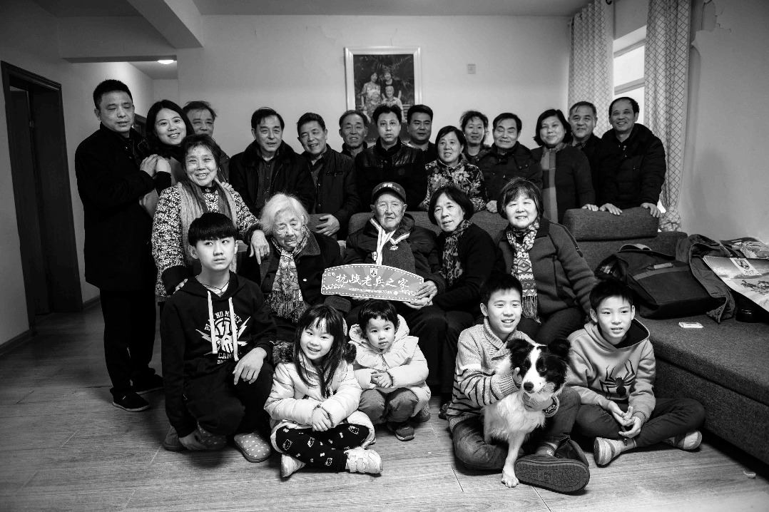 Photographer documents final days of centenarian war heroes